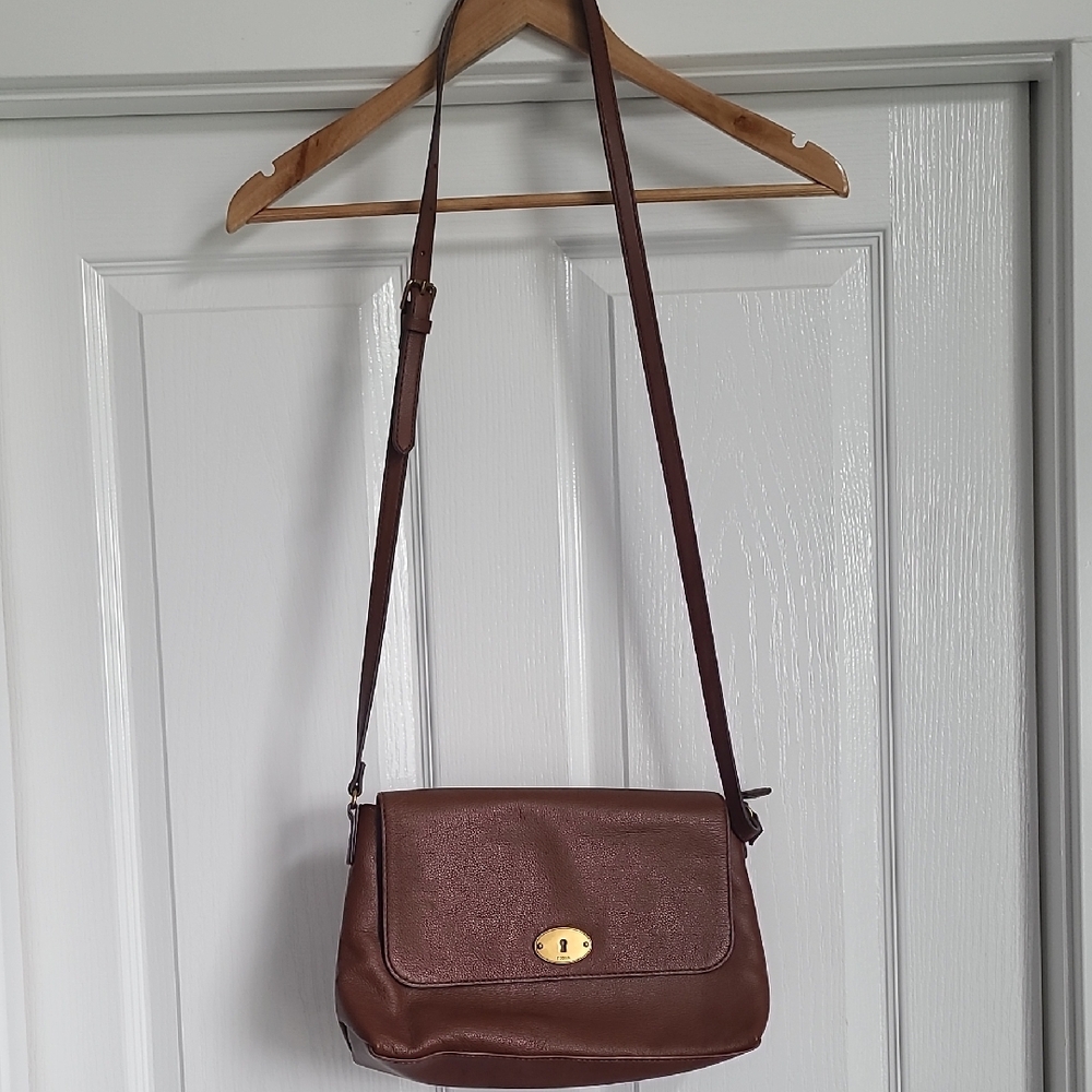 Fossil Brown Leather Crossbody Bag with Adjustable Strap